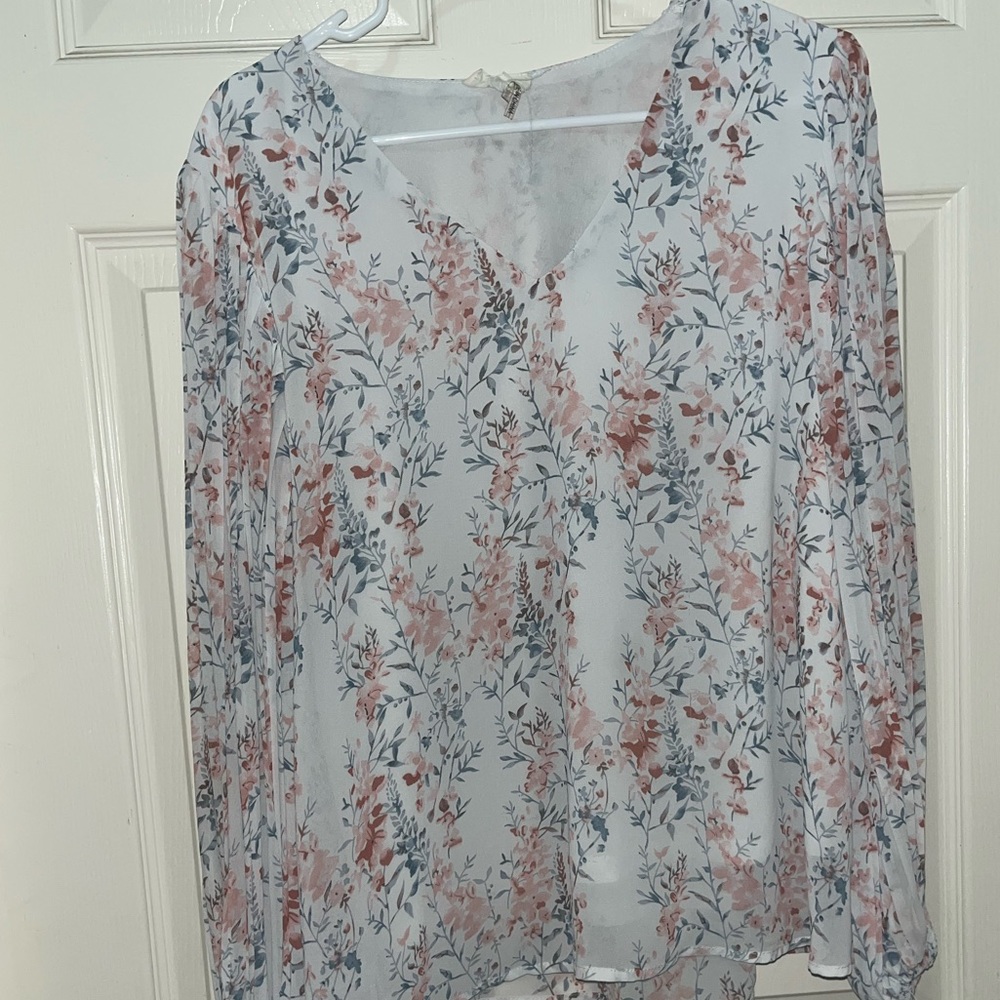 Entro Large Blouse With Pink/Blue Flowers and Bishop Sleeves